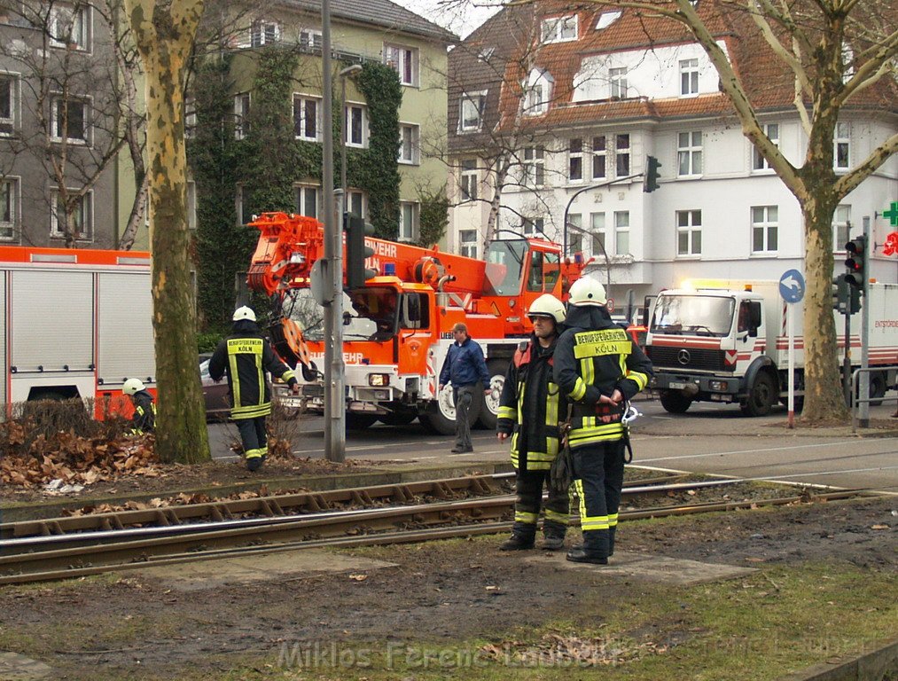 KVB Zug entgleist Koeln Suelz Suelzguertel P082.JPG